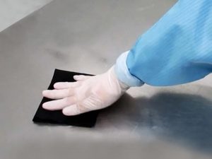 Rust removal with PolyCHECK Wiper Rust removal with PolyCHECK Wiper, the inspection and verification wiper from Foamtec.